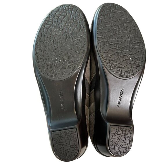 Aravon Kitt Twin Gore Pump Slip-On Suede Comfort Shoes in Mink Brown Size 9 - Picture 7 of 13